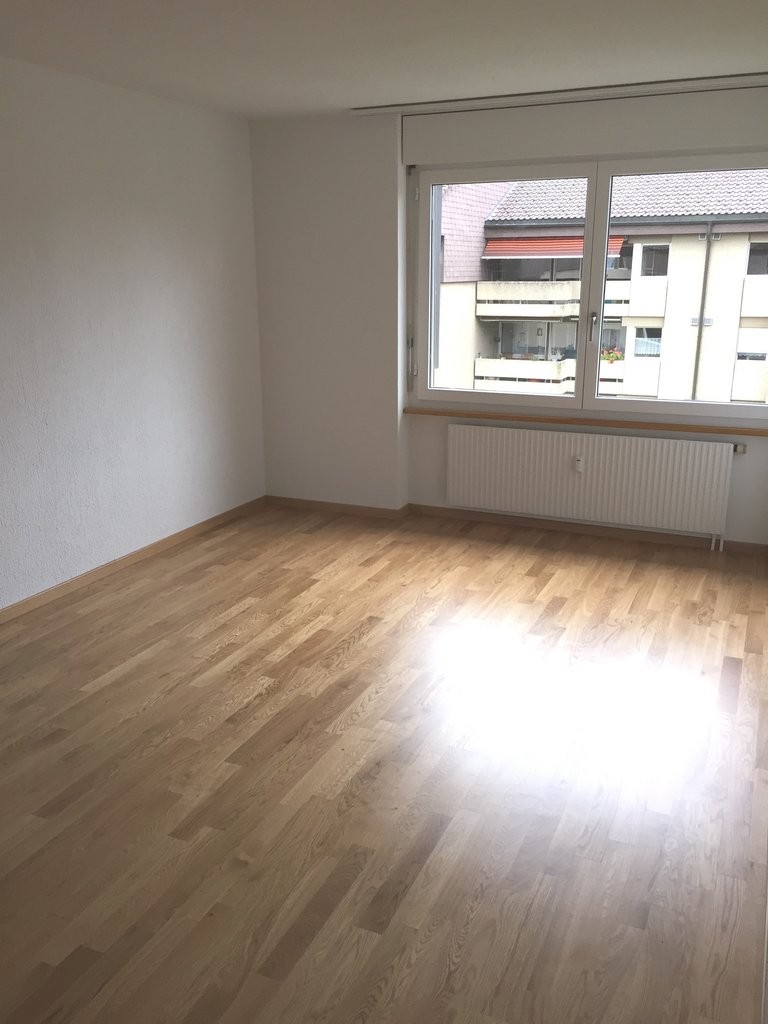 Befristete Galeriewohnung mit Cheminée und 2 Balkonen - IMG_7348.JPG