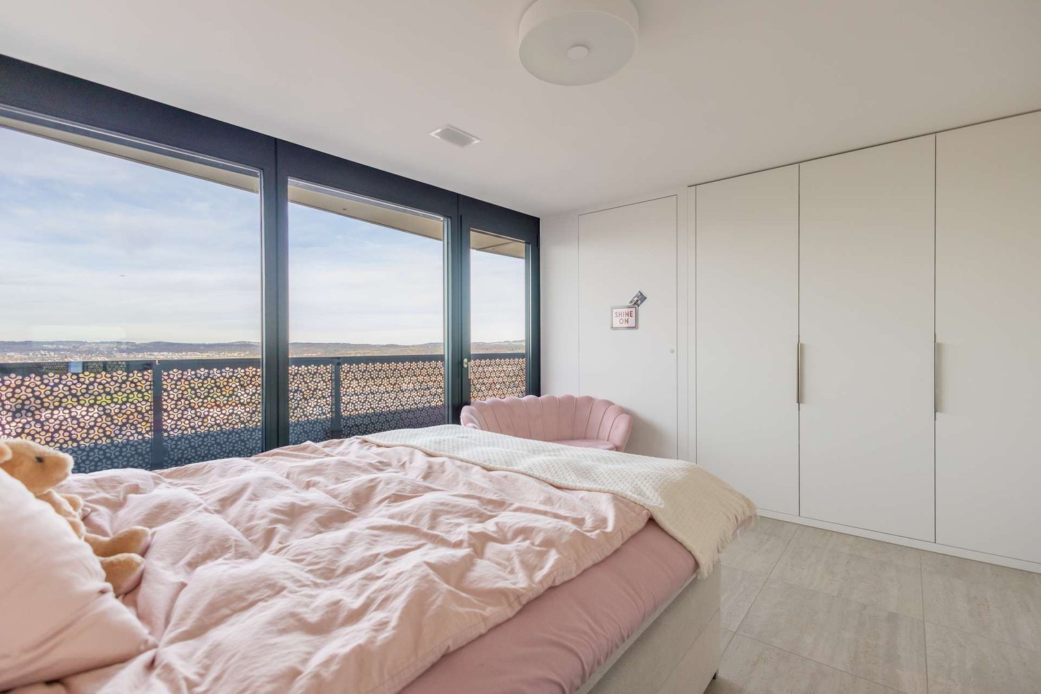 RESERVIERT: Wohnen auf 104 Meter in der vierthöchsten Wohnung der Schweiz, 5.5 Zimmerwohnung Dübendorf - Zimmer 1 (Einbauschränke)