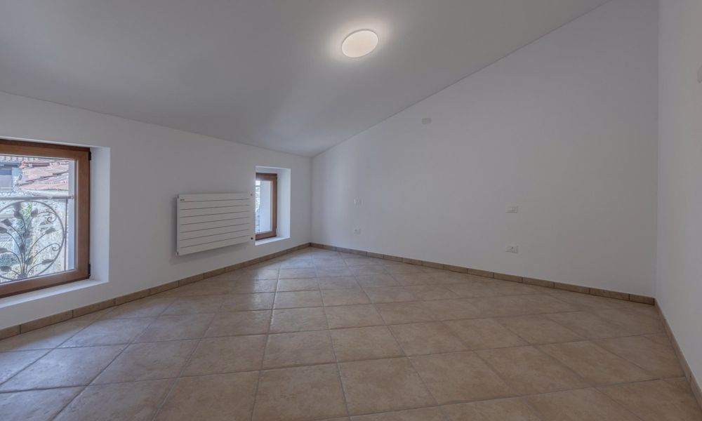 VIERZIMMER-WOHNUNG RENOVIERTE OBERSTES STOCKWERK IN SIGIRINO - Bild 5