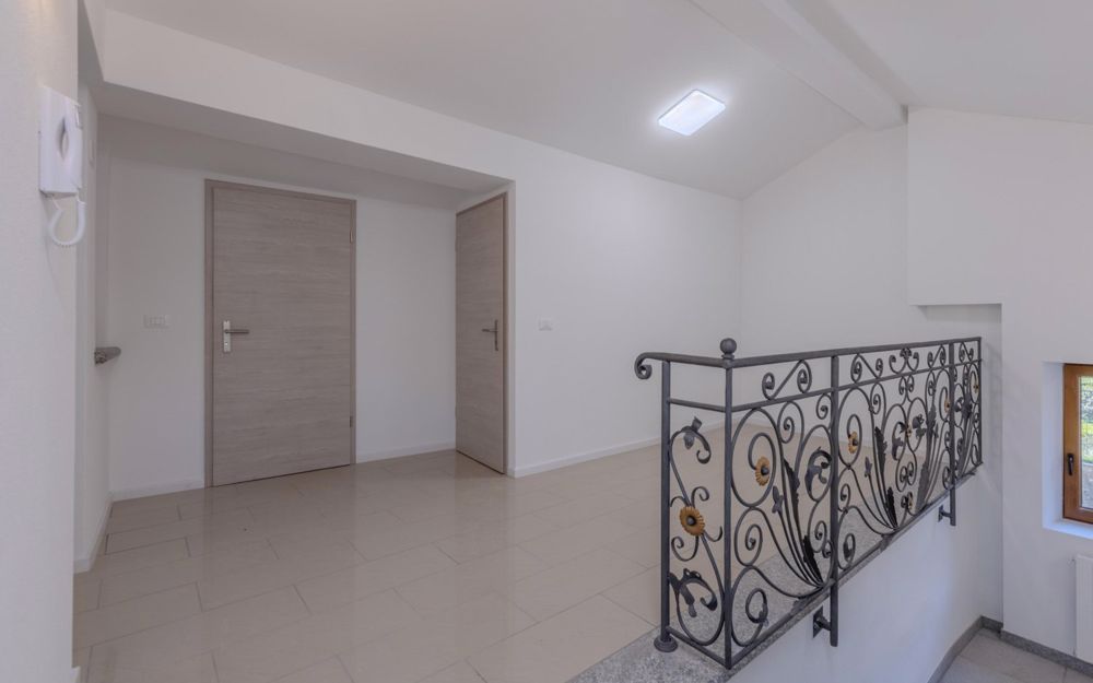 VIERZIMMER-WOHNUNG RENOVIERTE OBERSTES STOCKWERK IN SIGIRINO - Bild 7