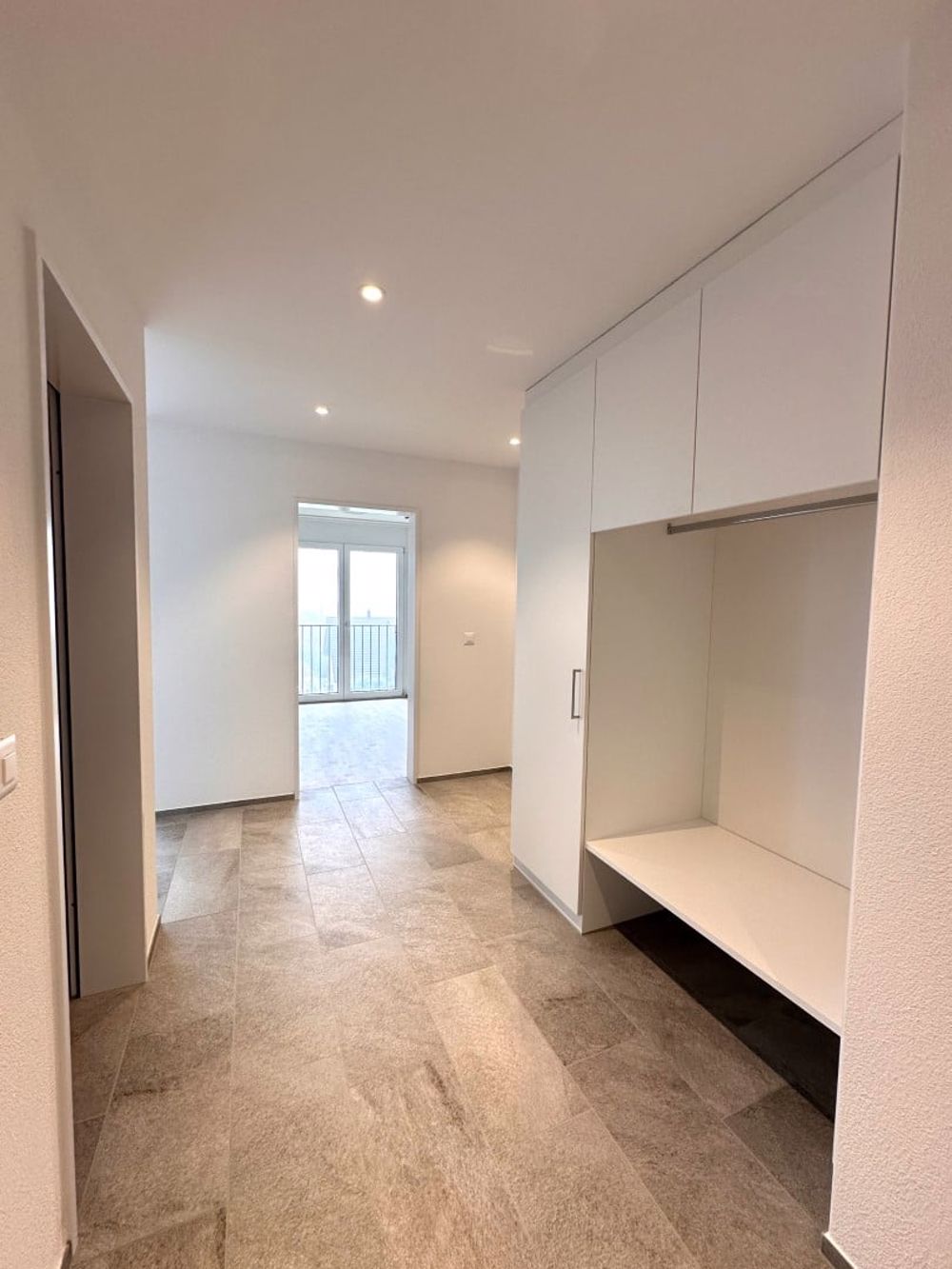 Komfortable und gut möblierbare 3.5-Zimmer-Wohnung - Entrée