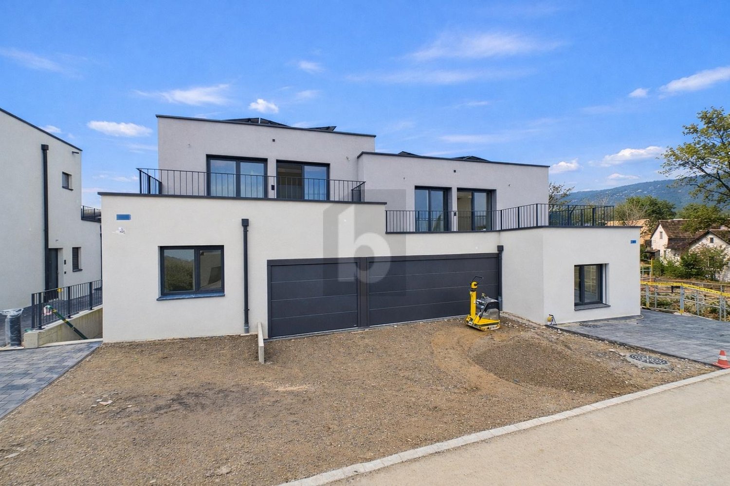 PREISHIT! NEUBAU MIT ZWEI TERRASSEN UND GARTEN - Bild 1