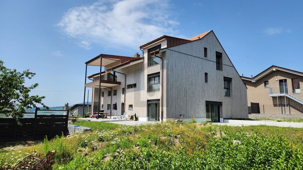 GERÄUMIG HELL MIT TERRASSEN UND GARTEN - Bild 1