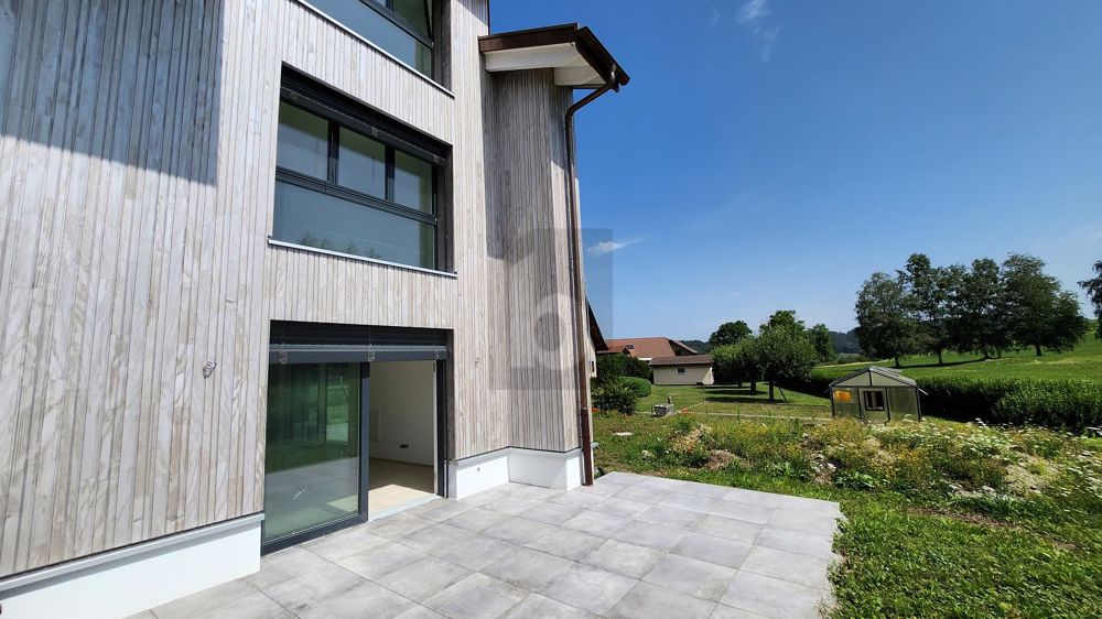 GERÄUMIG HELL MIT TERRASSEN UND GARTEN - Bild 2