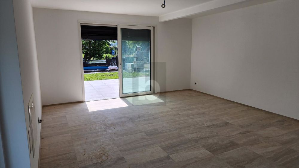 GERÄUMIG HELL MIT TERRASSEN UND GARTEN - Bild 3