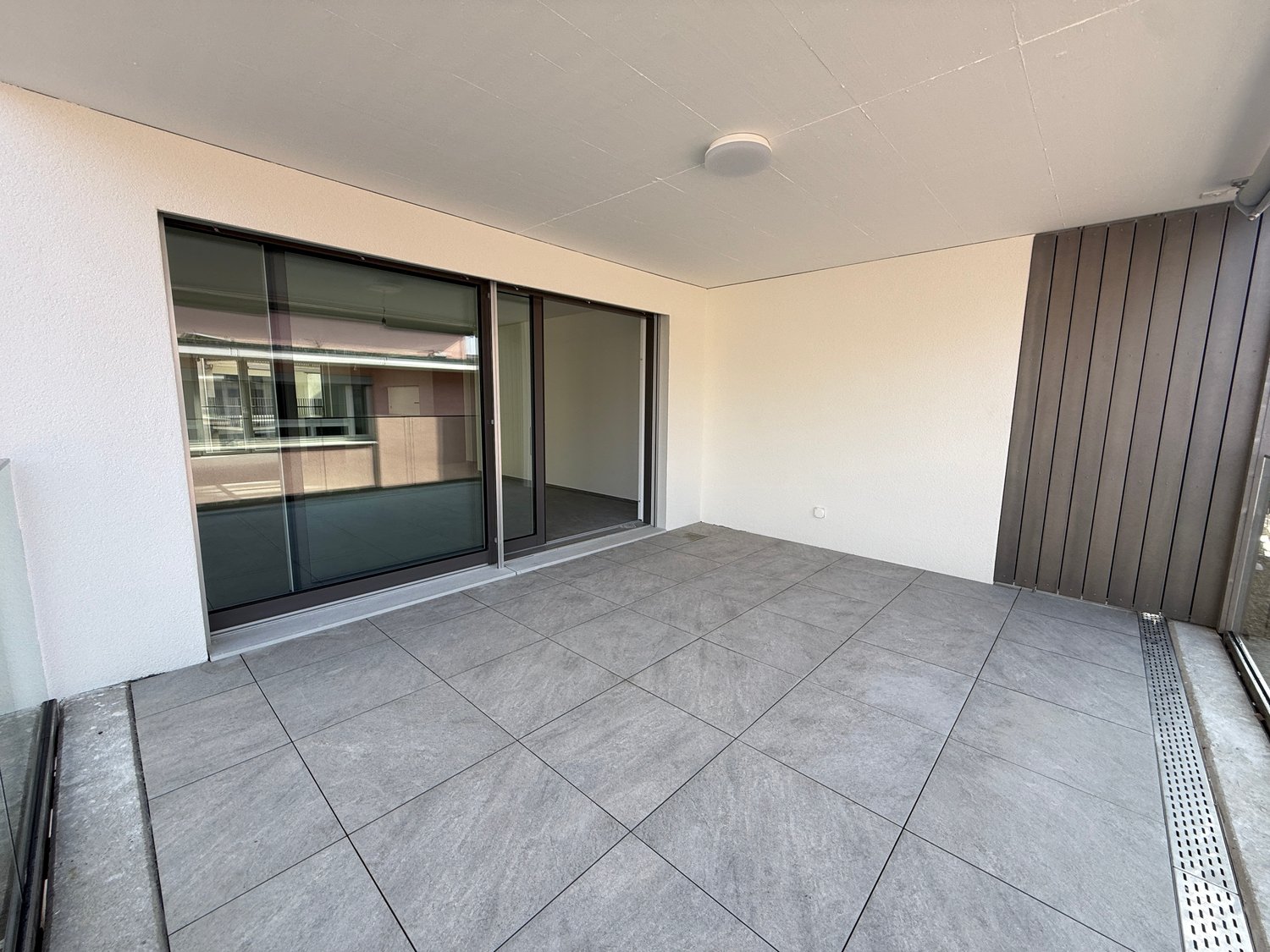 grosszügige 3.5 Zimmer-Neubau-Wohnung - Balkon