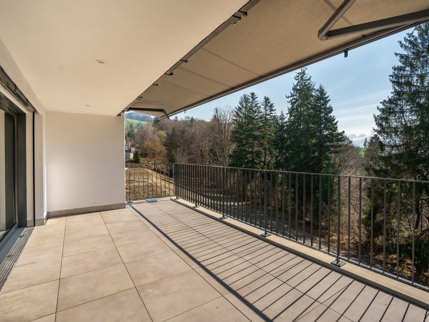 Erstbezug: Wohntraum im Grünen - Balkon mit Sicht bis zu den Churfirsten