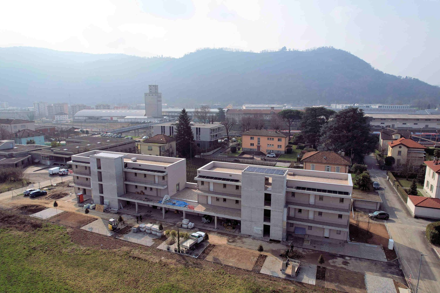 Nuovo appartamento con grande terrazza in zona comoda e strategica -  Bild 1