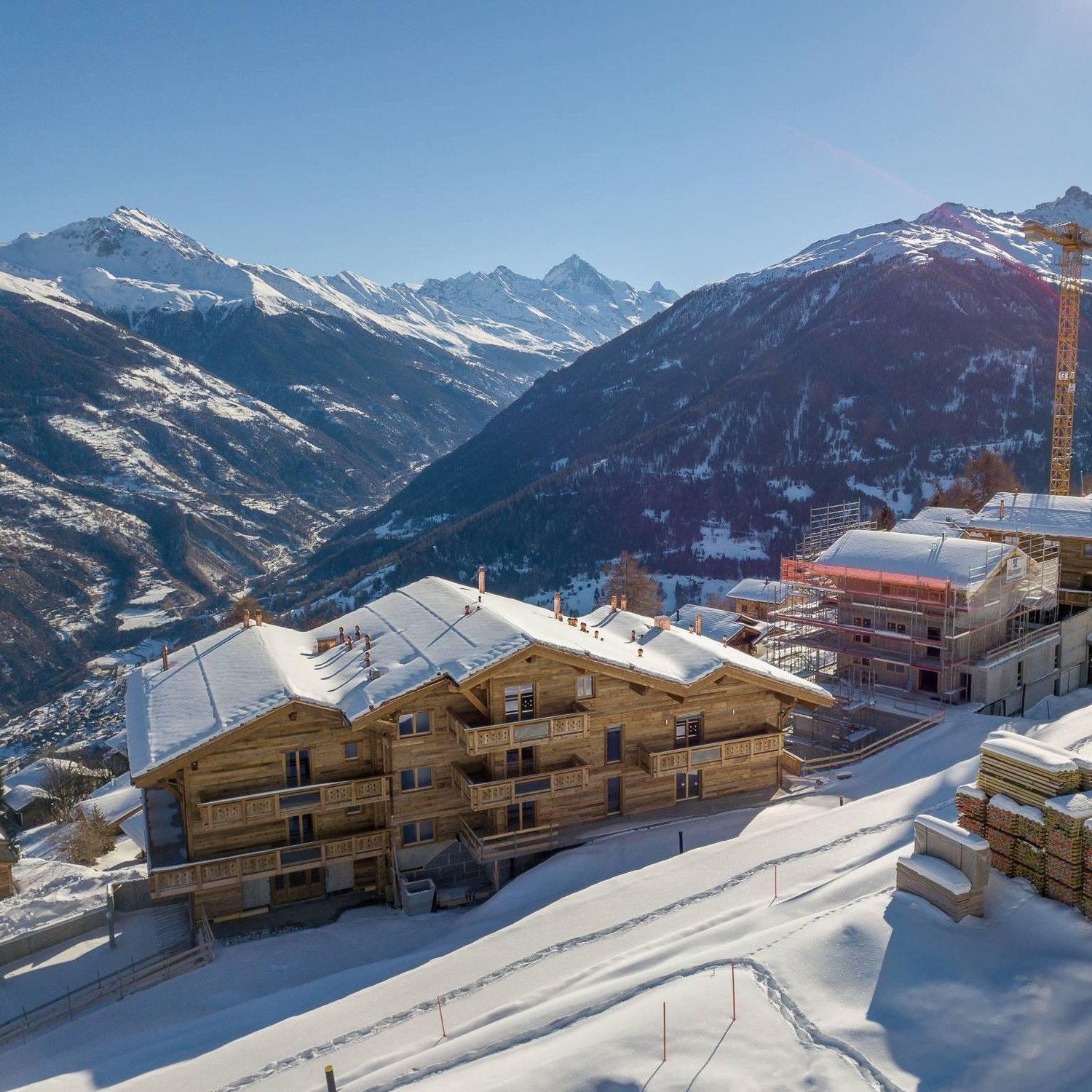 LETZTE CHANCE - Neuwertiges Apartment mit großer Terrasse in einer Ferienresidenz - Dixence Resort Komplex -  Bild 12
