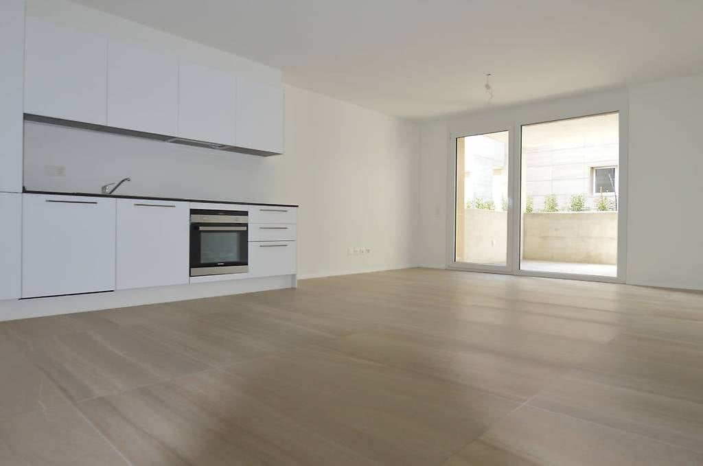 5676_Balerna, posizione comoda, 2.5 loc.con terrazzo coperto -  Bild 2