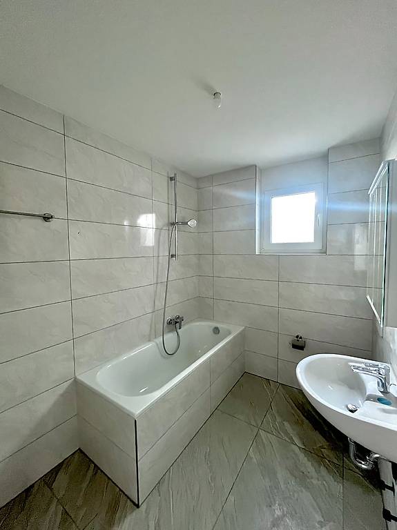4.5-Zimmer-Hobbyraum-Wohnung an ruhiger Lage in Frenkendorf -  Bild 2