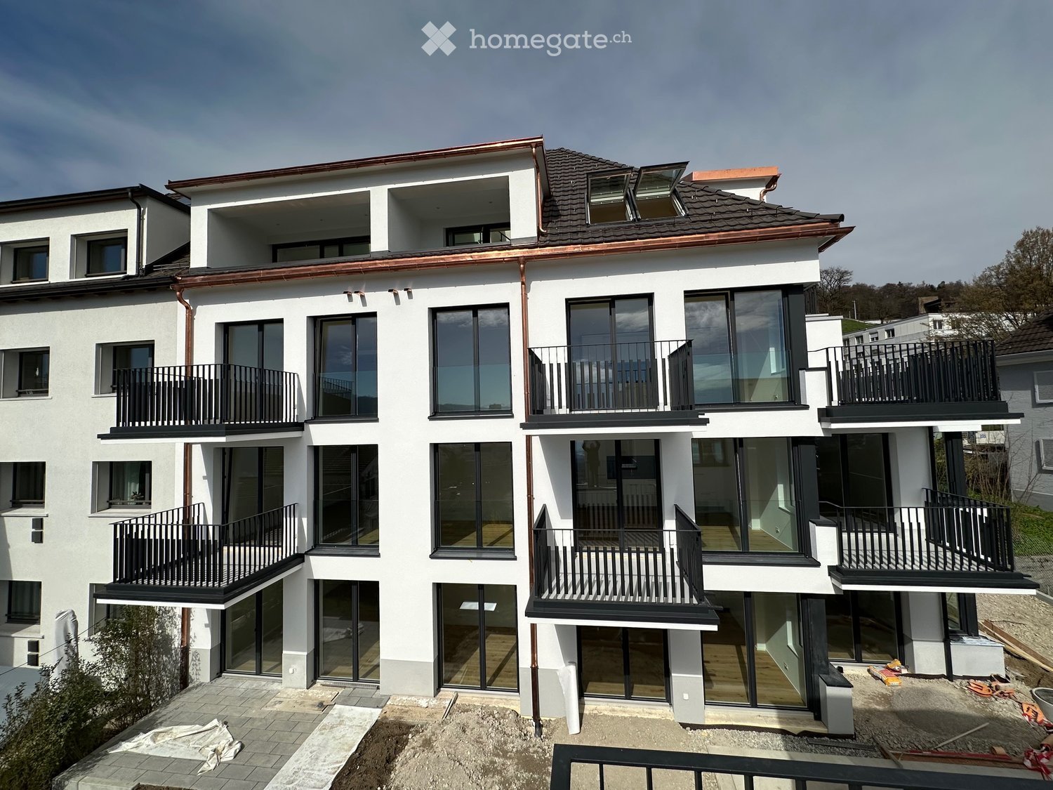 ERSTBEZUG mit schöner Sicht auf Stadt und Berge - Bild 1