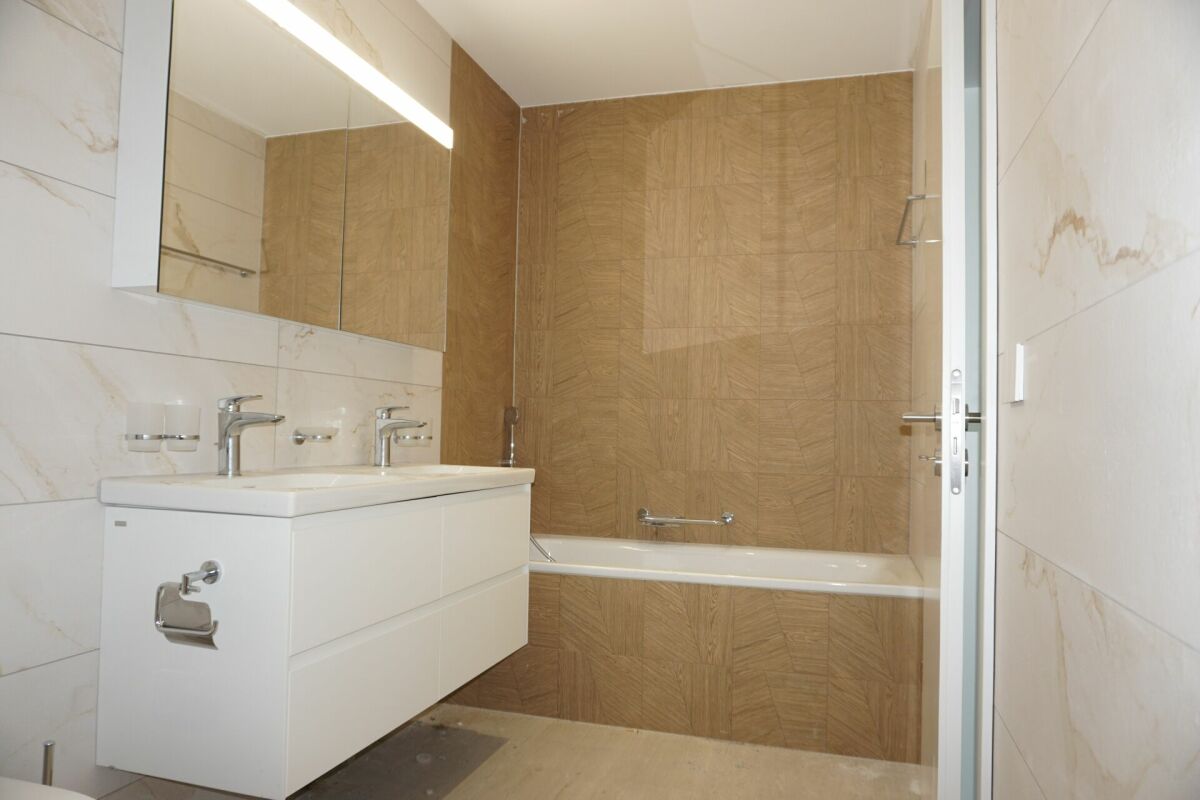 Appartement de 4,5 pièces - Surface nette de 100 m2 - Terrasse de 45 m2 - orienté sud-sud/est -  Bild 7