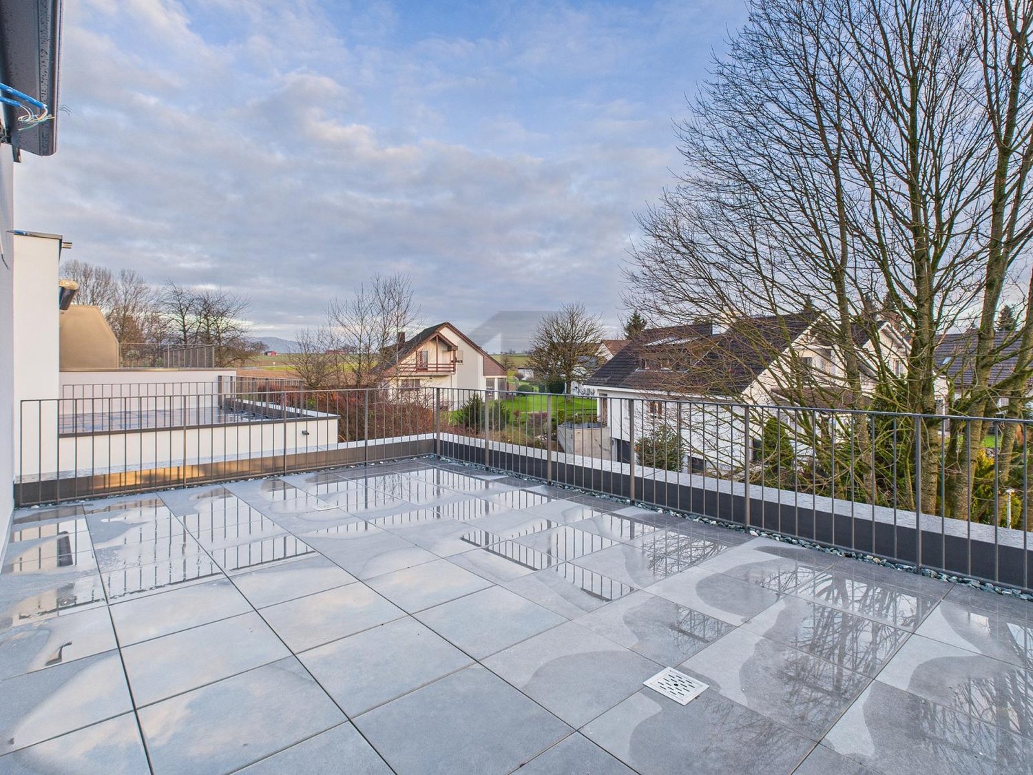 PREISHIT! NEUBAU MIT ZWEI TERRASSEN UND GARTEN -  Bild 5