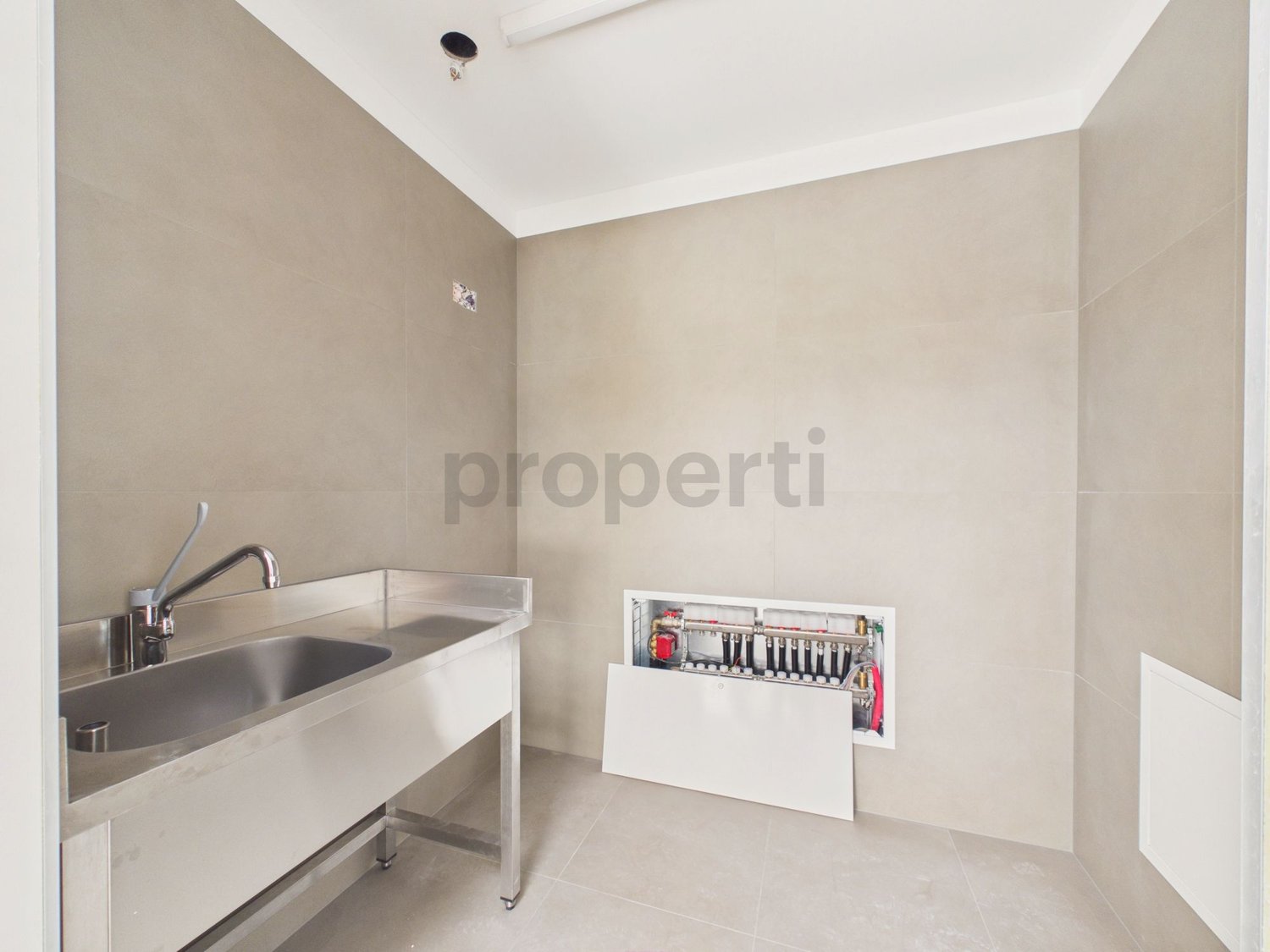 Moderno attico 4.5 locali con piscina, Brione sopra Minusio - Image 8