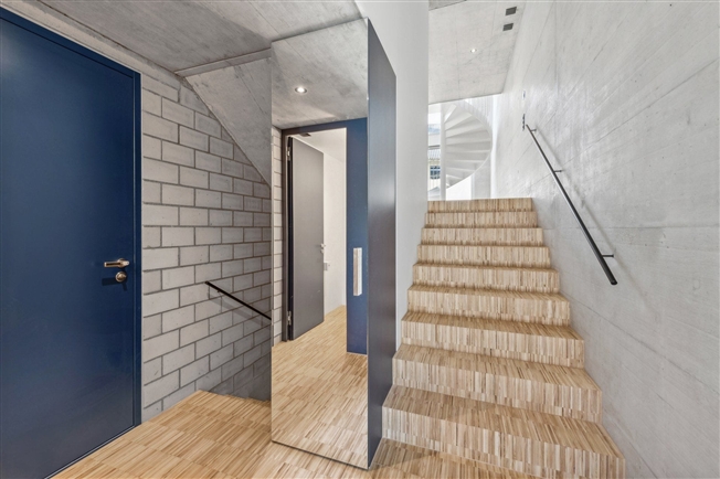 Luxuriöses Townhouse-Wohnen mit atemberaubendem Atrium und modernem Design -  Bild 11