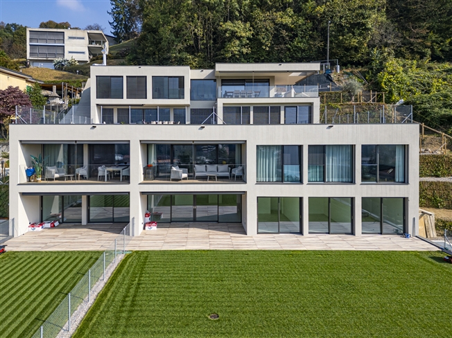 Geräumige 2,5-Zimmer-Wohnung mit eigenem Garten und Wellnessbereich -  Bild 1