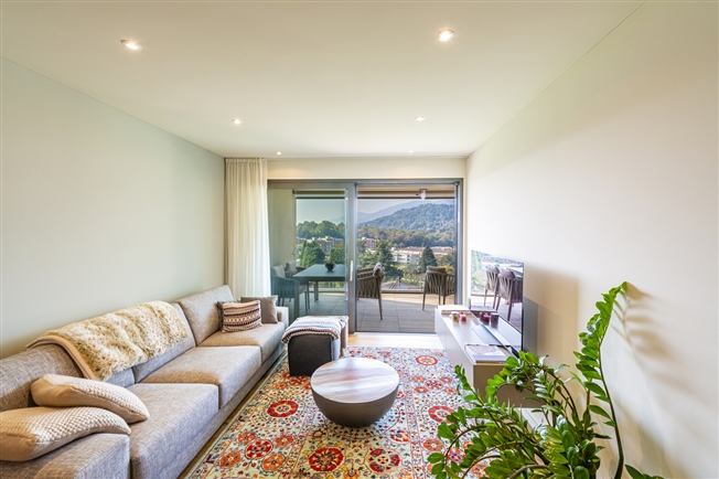 Geräumige 2,5-Zimmer-Wohnung mit eigenem Garten und Wellnessbereich -  Bild 2