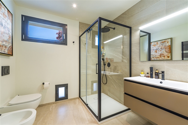 Geräumige 2,5-Zimmer-Wohnung mit eigenem Garten und Wellnessbereich -  Bild 5