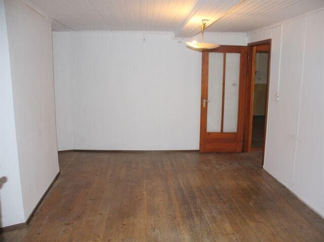 6 1/2-Zimmer-Hausteil mit Nebengebäude zum Ausbauen / 6 1/2-Zimmer-Haus mit Haus zum Renovieren -  Bild 12