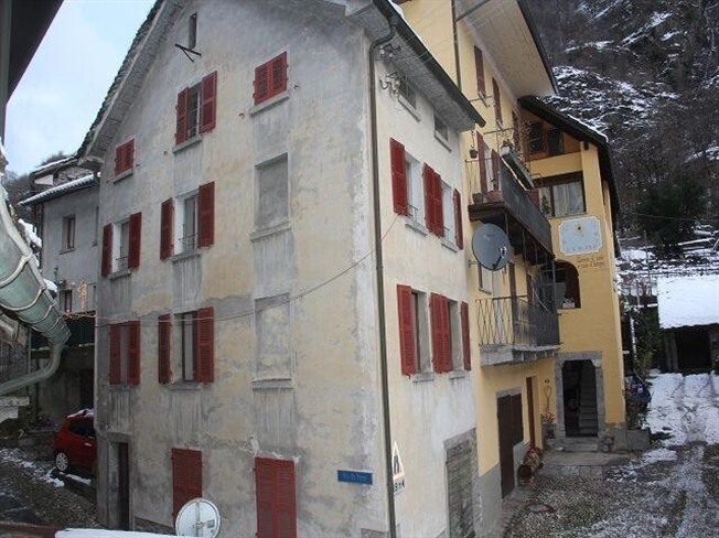 Haus mit Garage zum Ausbauen / Gebäude mit Garage zum Renovieren -  Bild 4