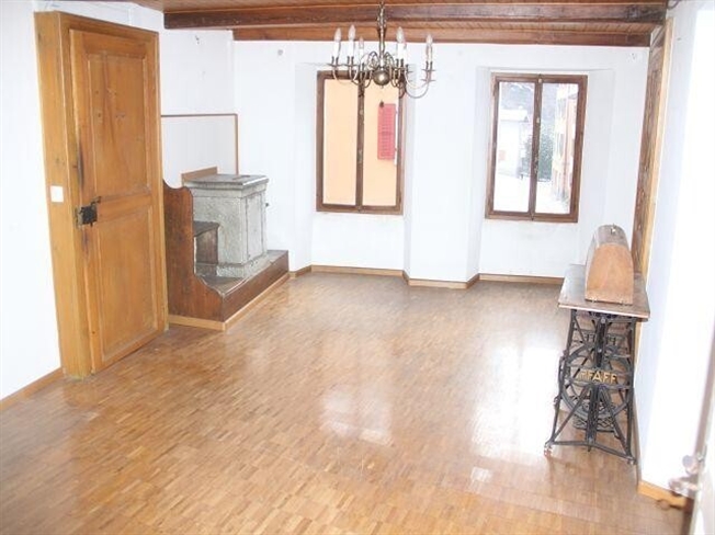 Haus mit Garage zum Ausbauen / Gebäude mit Garage zum Renovieren -  Bild 5