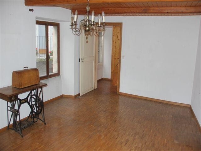 Haus mit Garage zum Ausbauen / Gebäude mit Garage zum Renovieren -  Bild 7