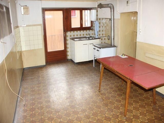 Haus mit Garage zum Ausbauen / Gebäude mit Garage zum Renovieren -  Bild 8