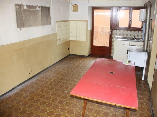 Haus mit Garage zum Ausbauen / Gebäude mit Garage zum Renovieren -  Bild 9