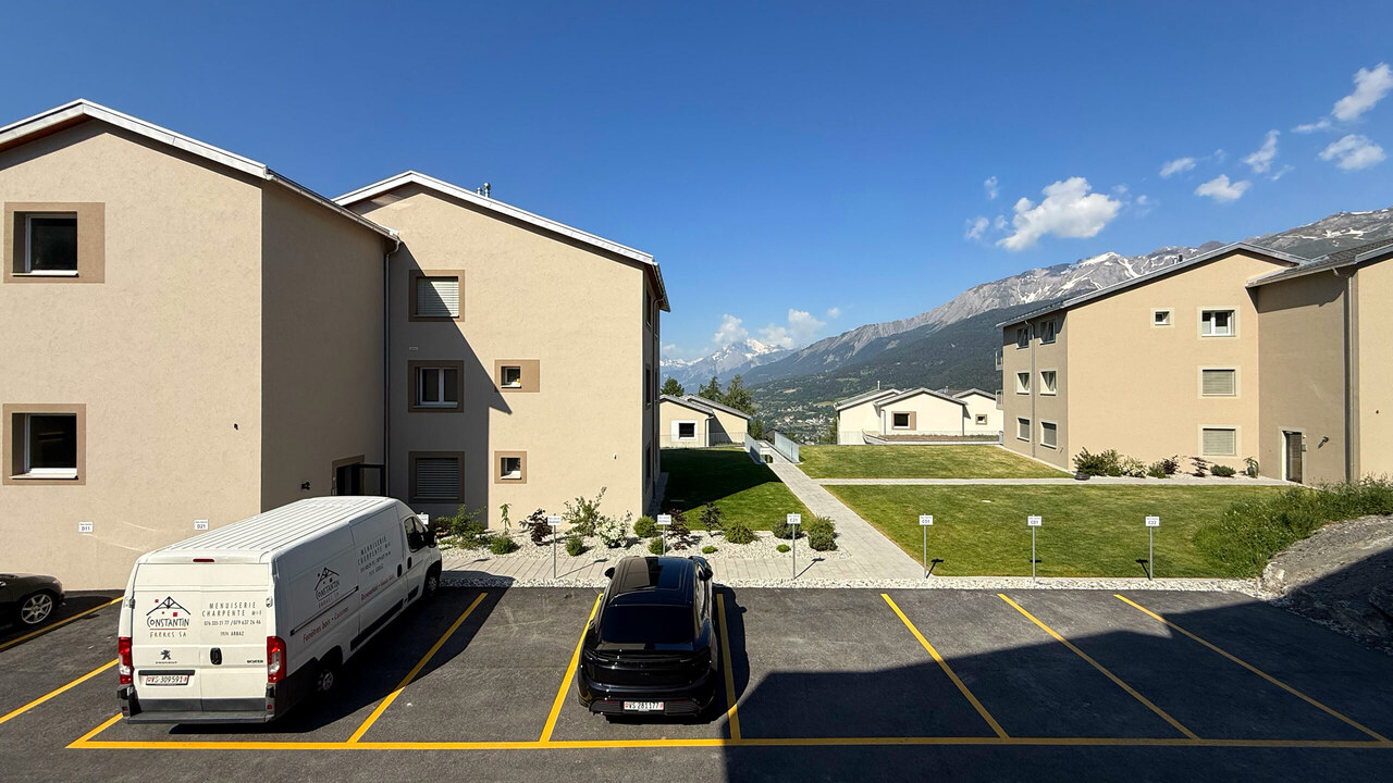 Appartement 3.5 pièces neuf (rez supérieur) - Lens - Vue depuis le balcon - Appartement E02 / View from the balcony - Apartment E02 / Vista dal balcone - Appartamento E02