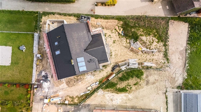 Außergewöhnliche neue, zeitgenössische Villa mit zwei eigenständigen Wohnungen -  Bild 2