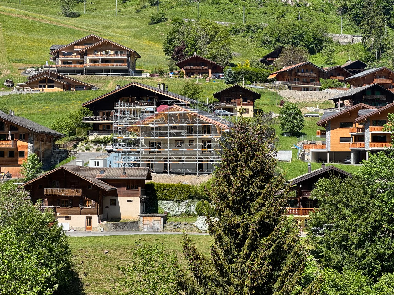Prächtige 6,5-Zimmer-Wohnung in einem Chalet in Val-d'Illiez -  Bild 1