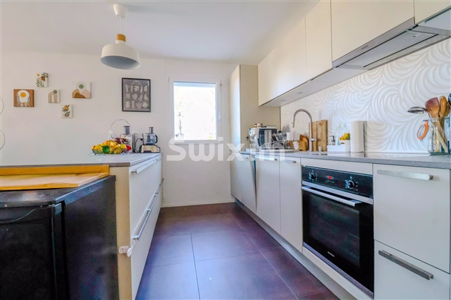 Exklusiv! Genießen Sie das Dorfleben und moderne Annehmlichkeiten Eine moderne 5,5-Zimmer-Wohnung mit großer Terrasse, weniger als 7 Minuten vom Bahnhof entfernt! -  Bild 4