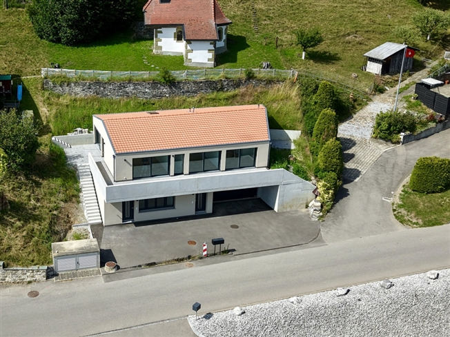 Neue Villa mit eigenständiger Untereinheit und offenen Voralpenblicken — Senèdes -  Bild 1