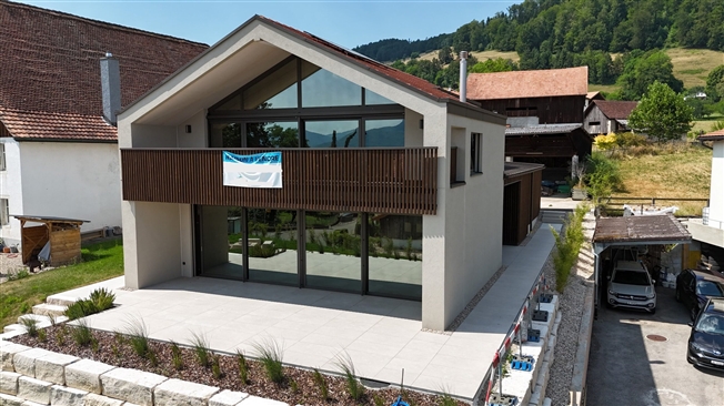 Zum Verkauf steht ein 6,5-Zimmer-Haus in Montavon mit einem Grundstück von 776 m² -  Bild 1