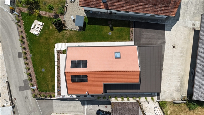 Zum Verkauf steht ein 6,5-Zimmer-Haus in Montavon mit einem Grundstück von 776 m² -  Bild 5