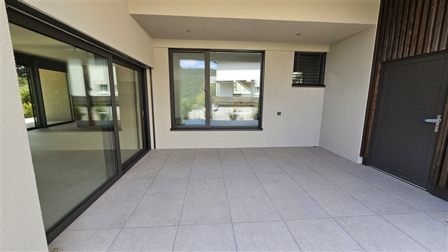 Zum Verkauf steht ein 6,5-Zimmer-Haus in Montavon mit einem Grundstück von 776 m² -  Bild 6