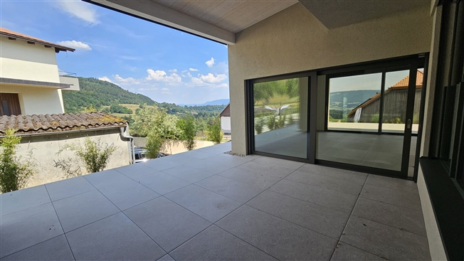 Zum Verkauf steht ein 6,5-Zimmer-Haus in Montavon mit einem Grundstück von 776 m² -  Bild 7