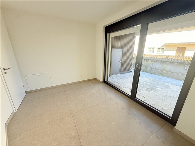 Zum Verkauf steht ein 6,5-Zimmer-Haus in Montavon mit einem Grundstück von 776 m² -  Bild 10