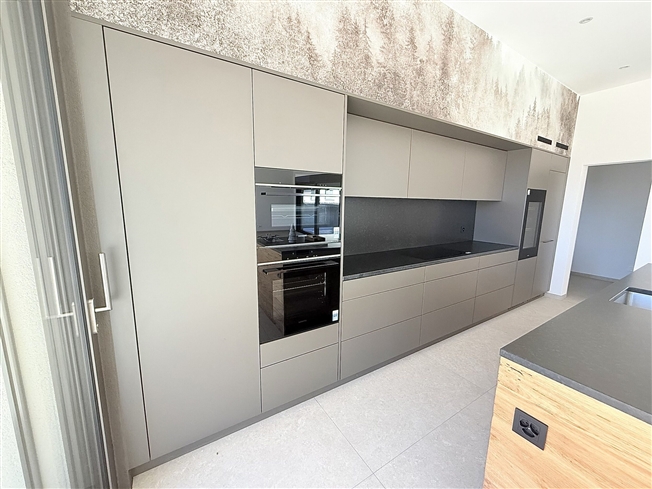 Zum Verkauf steht ein 6,5-Zimmer-Haus in Montavon mit einem Grundstück von 776 m² -  Bild 12