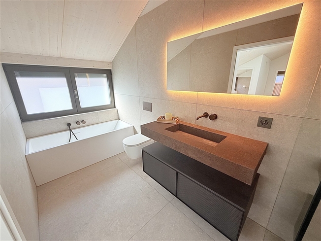 Zum Verkauf steht ein 6,5-Zimmer-Haus in Montavon mit einem Grundstück von 776 m² -  Bild 13