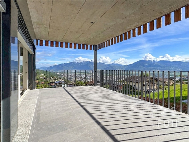 MIETKAUF Neue freistehende Villa mit 4,5 Zimmern und wunderschönem Blick auf die Ebene. -  Bild 11