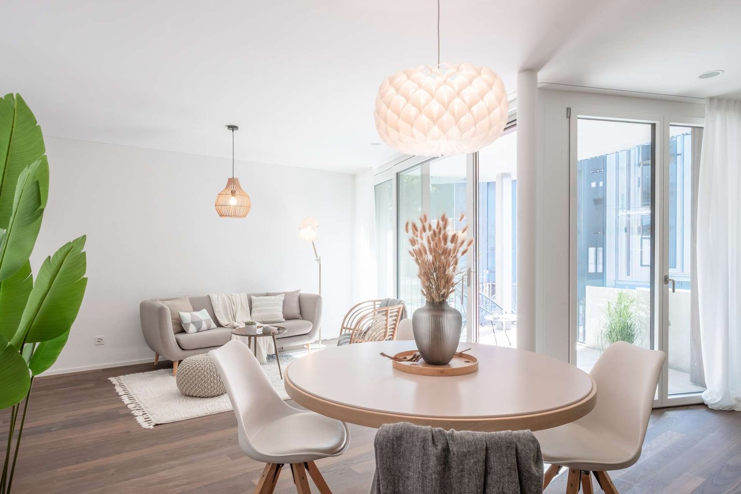 4.5-Zimmer-Neubauwohnung in der Überbauung 7 Lerchen in Kloten - Wohnzimmer