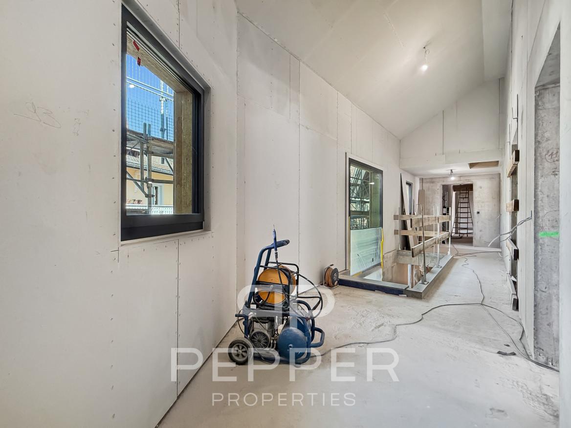 Très spacieux 4,5p neuf en attique avec vaste mezzanine - Bild 11