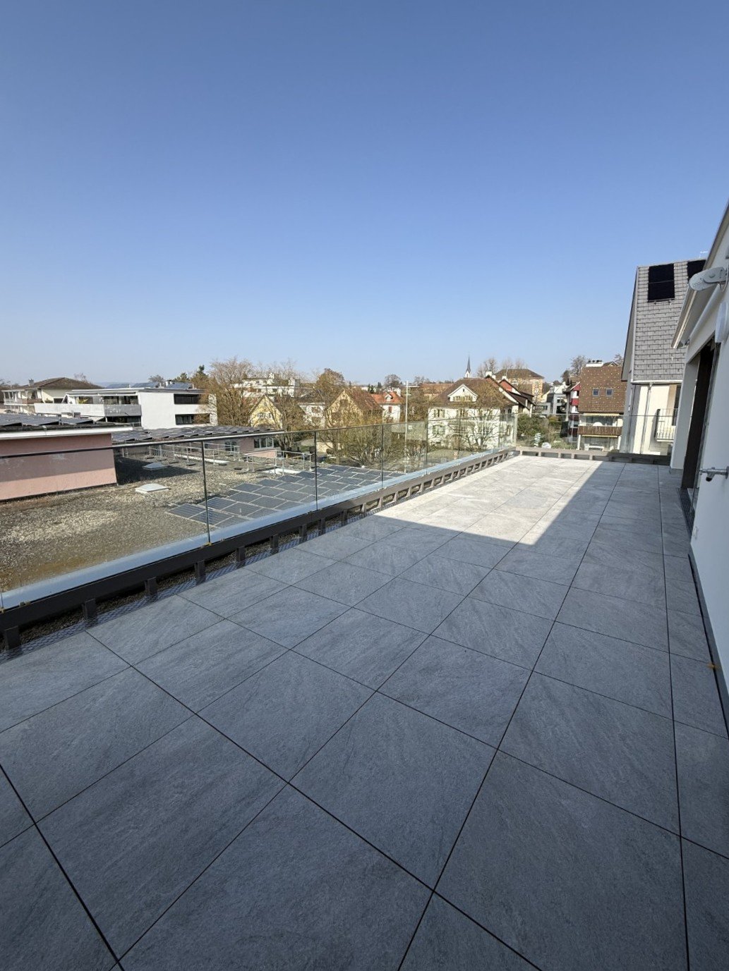 4.5 Zimmer-Attikawohnung mit grosser Dachterrasse - Dachterrasse (2)