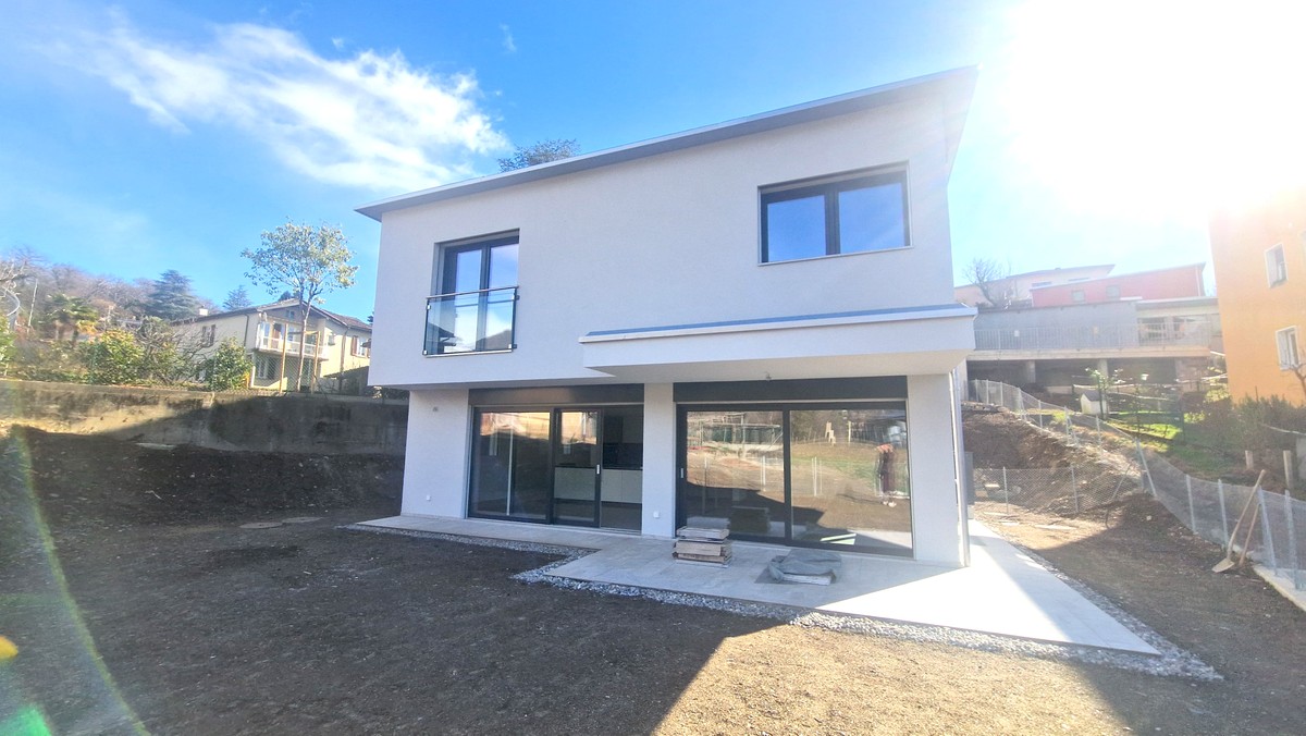 Casa 4,5 locali in contesto bifamiliare con giardino privato. - Bild 1