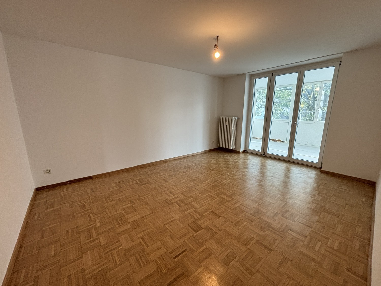 Erstbezug: frisch sanierte Wohnung an ruhiger Quartierstrasse - Bild 3