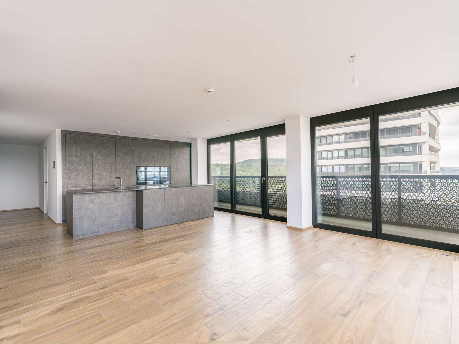 Über den Wolken: Exklusive 5.5-Zimmerwohnung im 31. Stock mit Panoramablick -  Bild 4