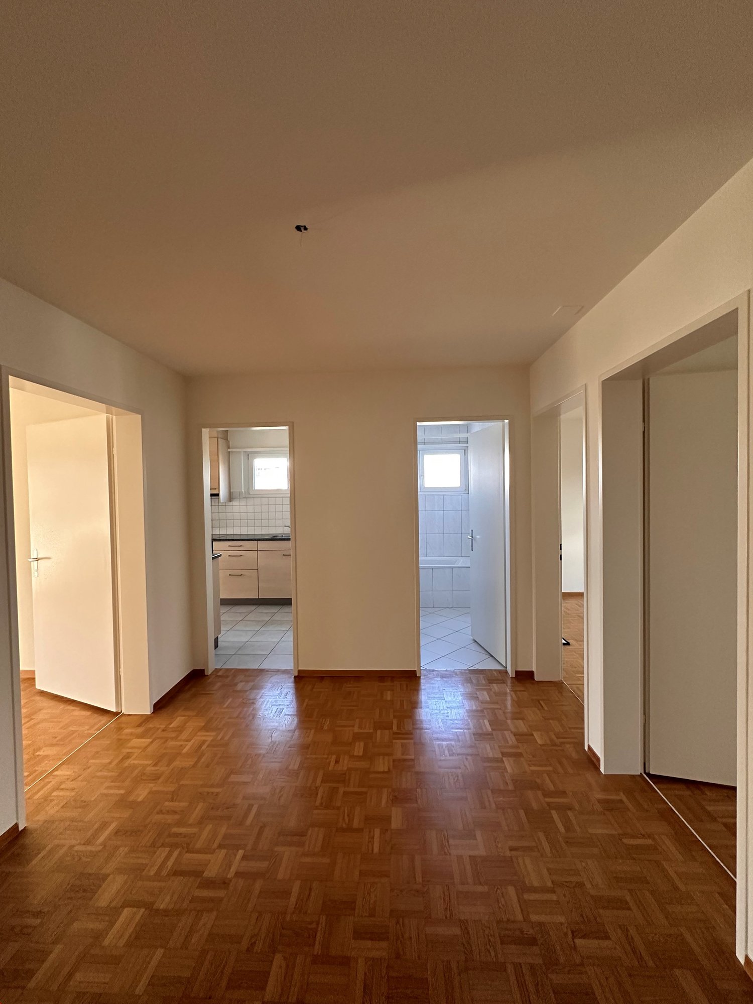 Sonnige 4,5 Zimmerwohnung mit Balkon -  Bild 2