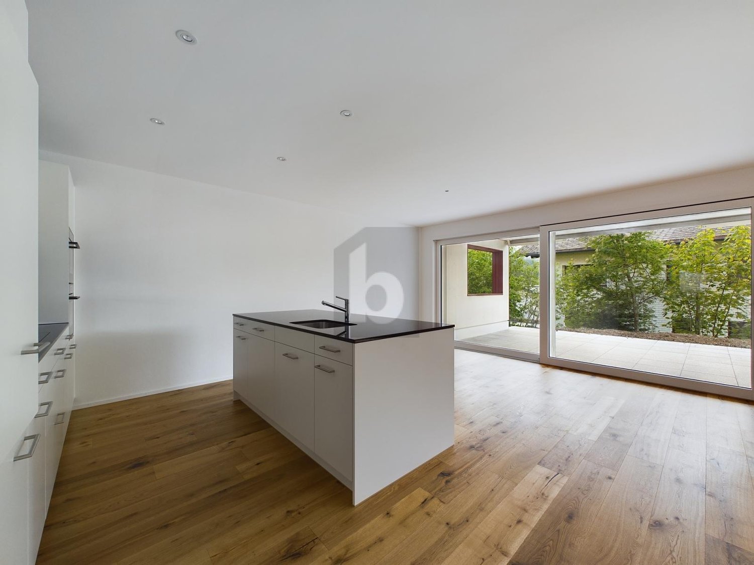 PREISHIT! MIT SONNIGER TERRASSE UND EIGENEM GARTEN -  Bild 4